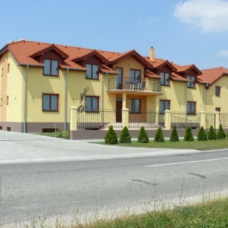 Aquasleep II Otel Veľký Meder Dış mekan fotoğraf