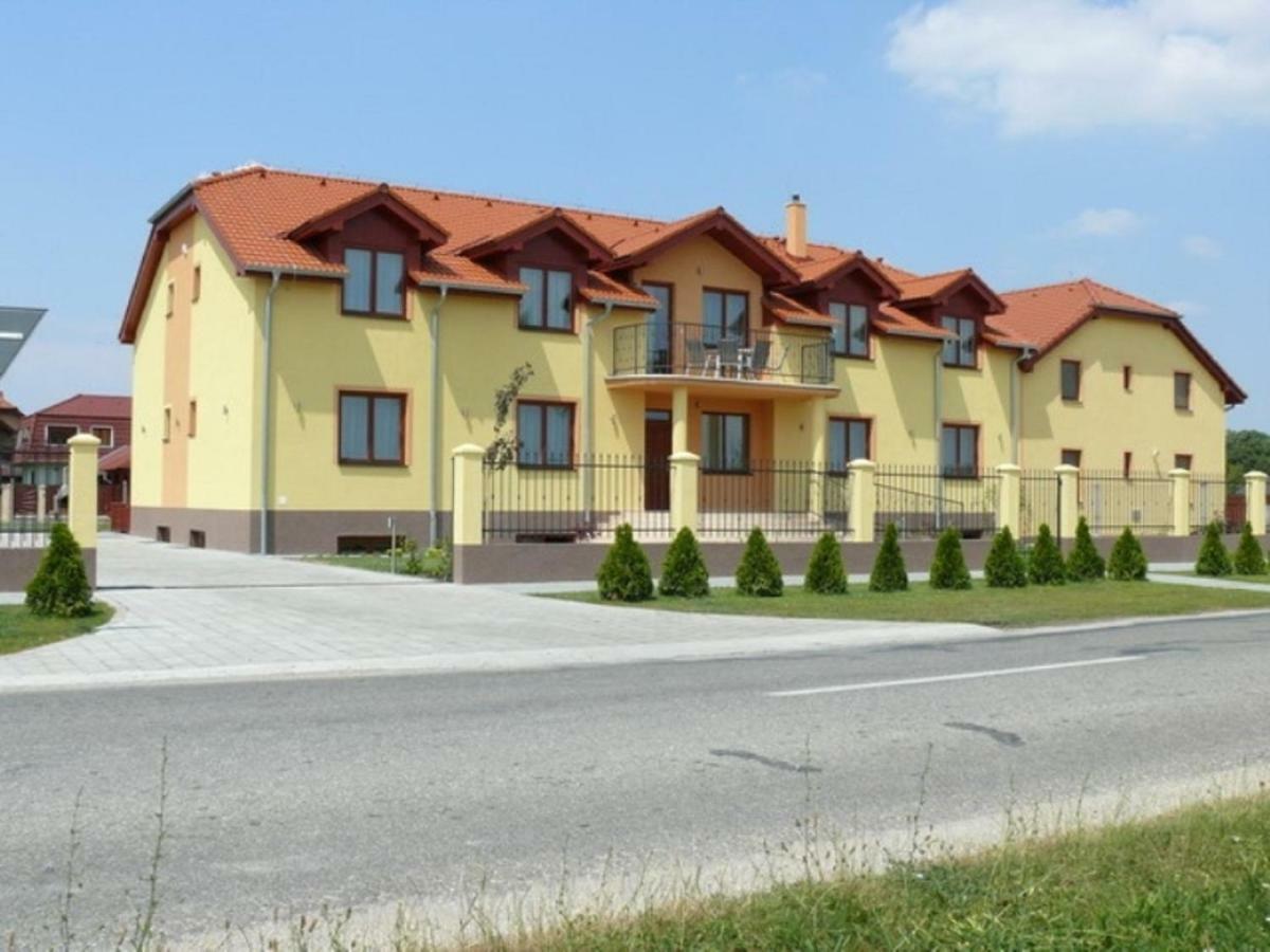 Aquasleep II Otel Veľký Meder Dış mekan fotoğraf