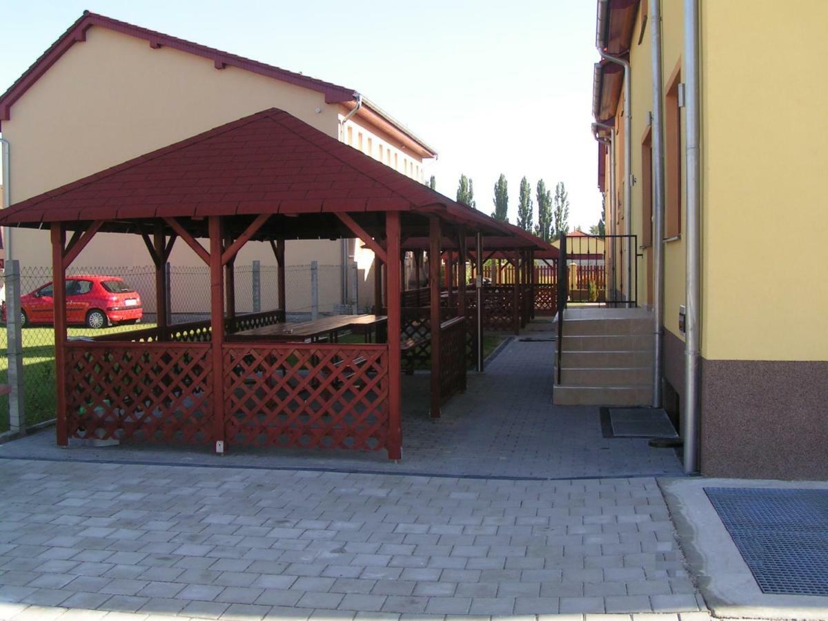 Aquasleep II Otel Veľký Meder Dış mekan fotoğraf